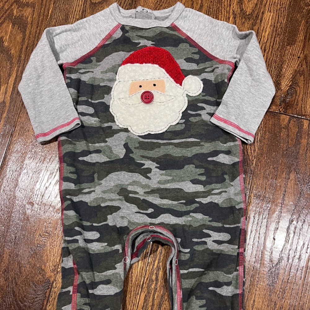 Mudpie 9-12 Santa camo one piece outfit